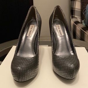 Steve Madden Metal Grey Size 8 5” Stiletto only worn a couple time